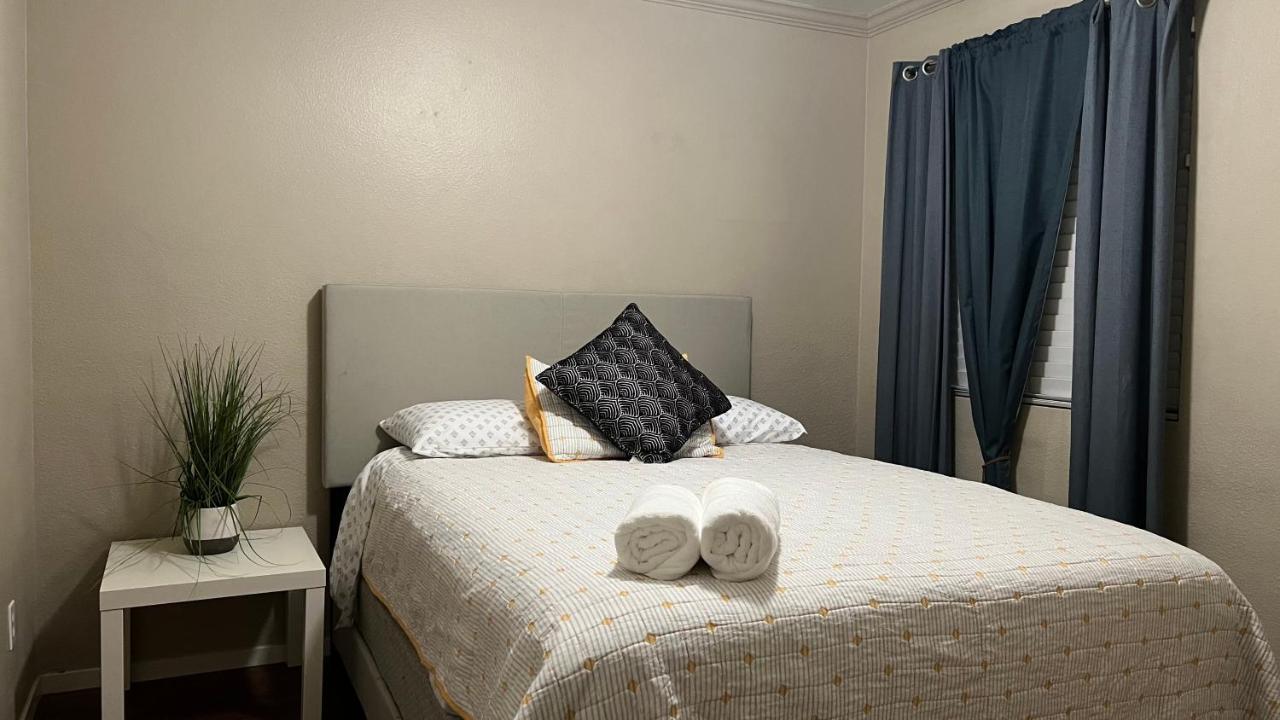 Sweet Spacious 5 Bdrm With Pool Сasa de vacaciones Las Vegas