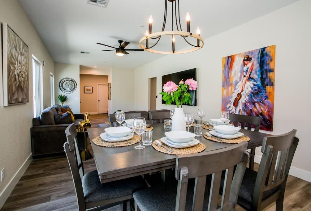 New 2022 Home, 10min From Strip, Modern Сasa de vacaciones Las Vegas