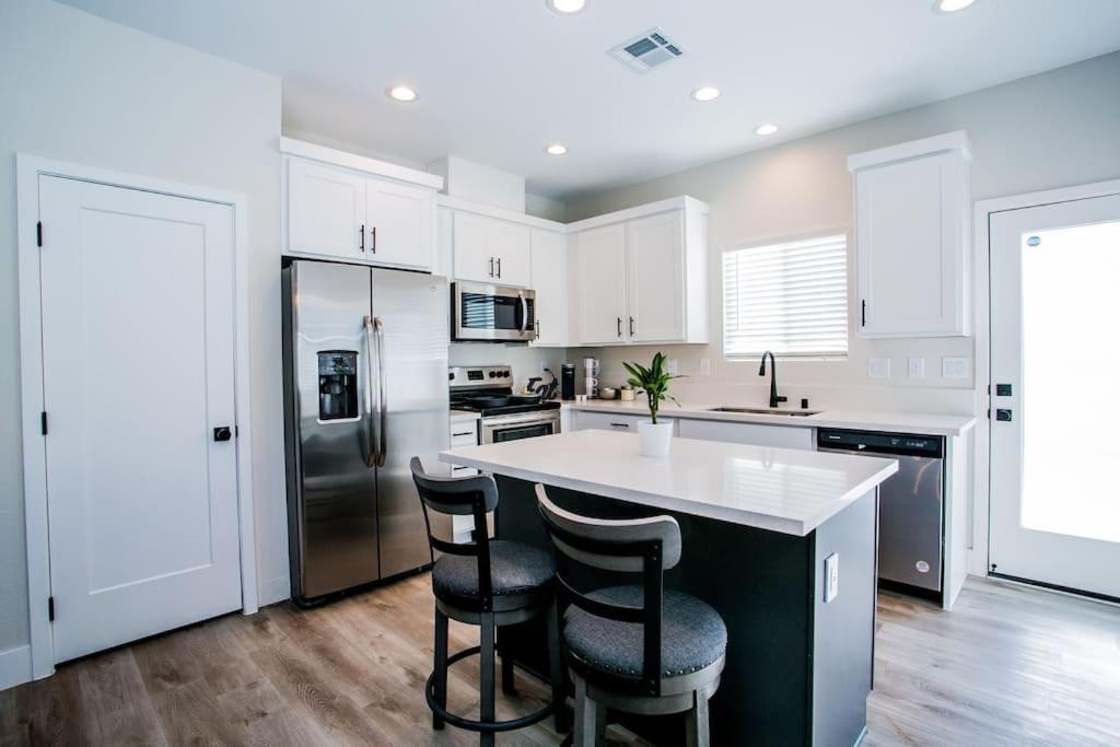 New 2022 Home, 10min From Strip, Modern *