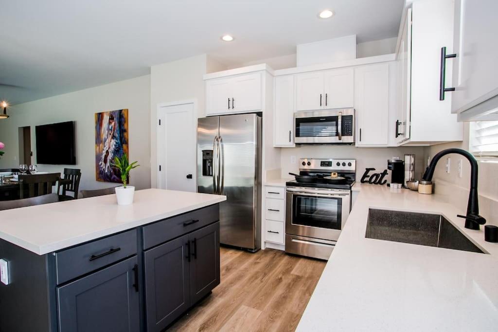 Сasa de vacaciones New 2022 Home, 10min From Strip, Modern