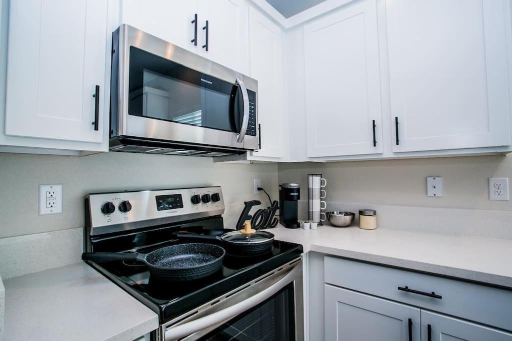 New 2022 Home, 10min From Strip, Modern *