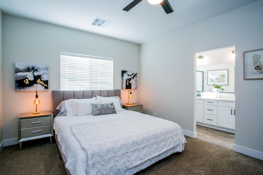 New 2022 Home, 10min From Strip, Modern * Las Vegas