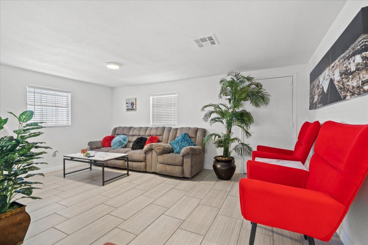 5 Mins To Vegas Strip, Casinos, Conventions, F1, Free Fast Wifi, 5 Roku Tvs, Massage Chair * Las Vegas