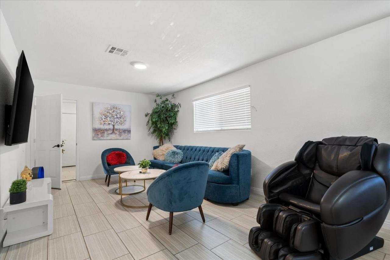5 Mins To Vegas Strip, Casinos, Conventions, F1, Free Fast Wifi, 5 Roku Tvs, Massage Chair Las Vegas