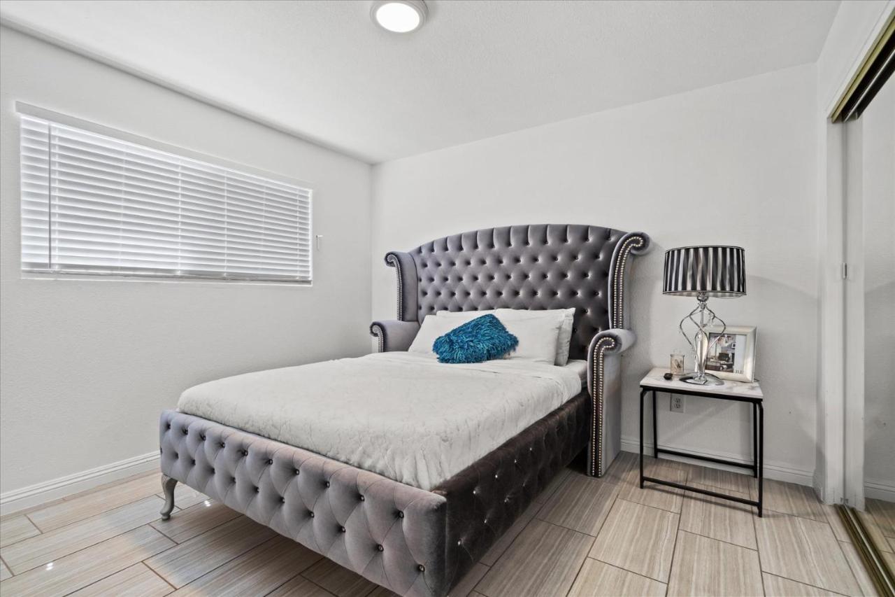 5 Mins To Vegas Strip, Casinos, Conventions, F1, Free Fast Wifi, 5 Roku Tvs, Massage Chair * Las Vegas