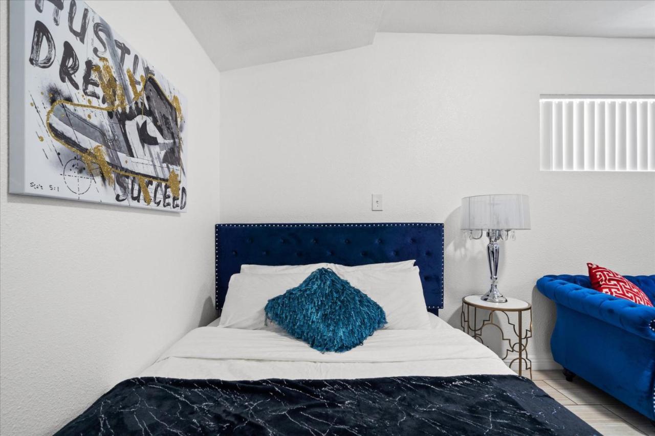 5 Mins To Vegas Strip, Casinos, Conventions, F1, Free Fast Wifi, 5 Roku Tvs, Massage Chair * Las Vegas