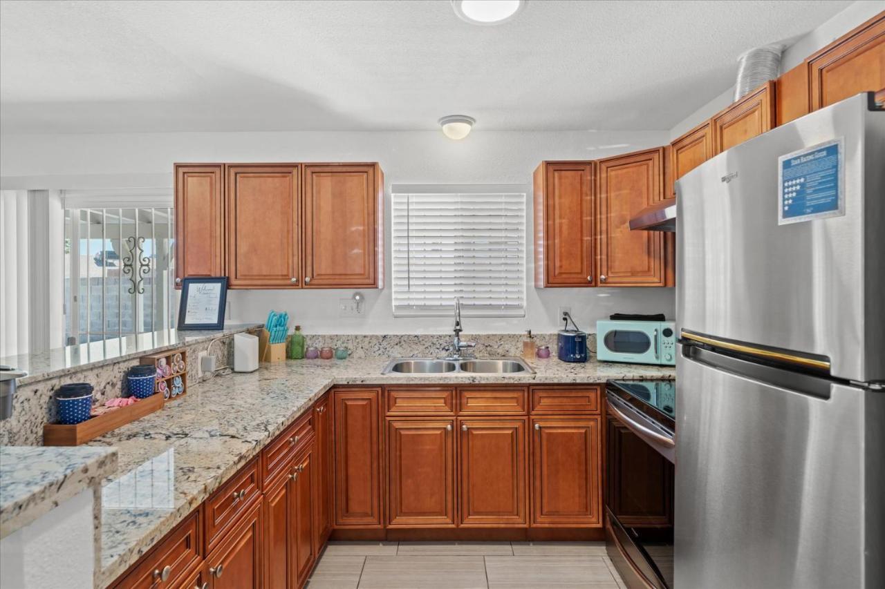 5 Mins To Vegas Strip, Casinos, Conventions, F1, Free Fast Wifi, 5 Roku Tvs, Massage Chair
