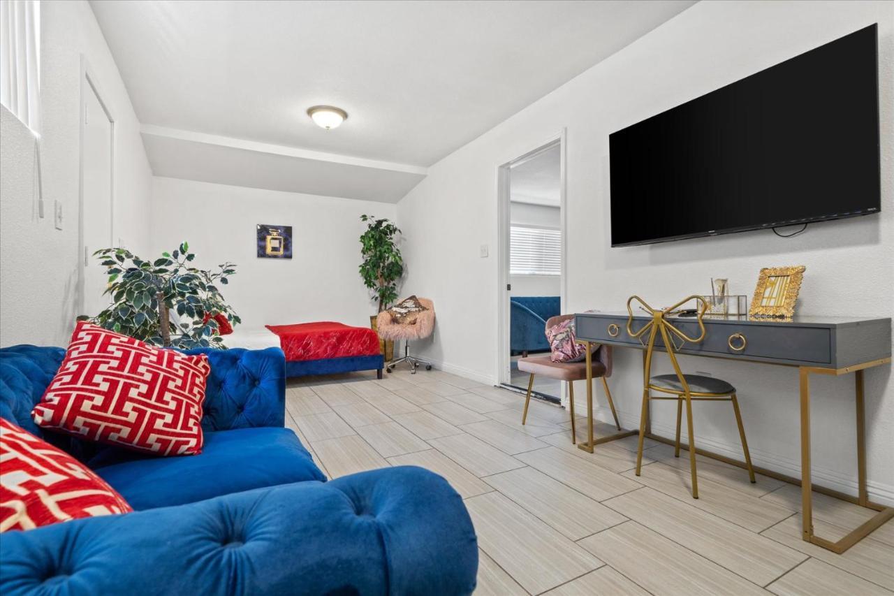5 Mins To Vegas Strip, Casinos, Conventions, F1, Free Fast Wifi, 5 Roku Tvs, Massage Chair