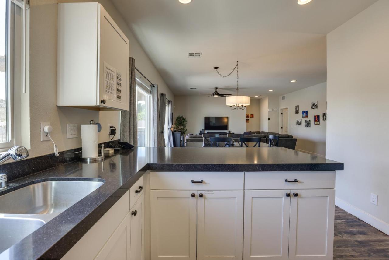 Updated Vegas House Patio And Solar Heated Pool Сasa de vacaciones *