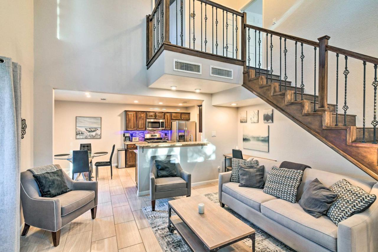 Contemporary Vegas Townhome With Community Pool Holiday home Las Vegas