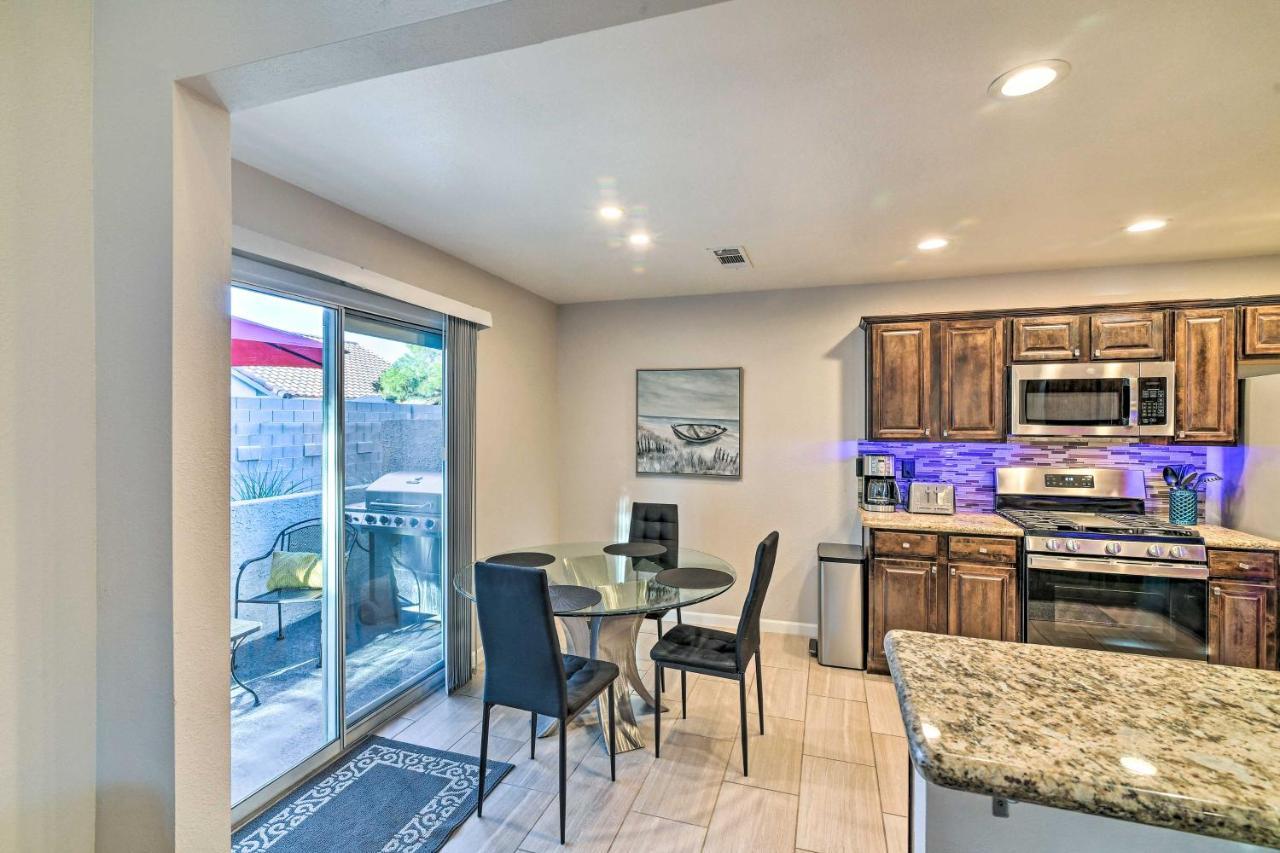 Contemporary Vegas Townhome With Community Pool Сasa de vacaciones *