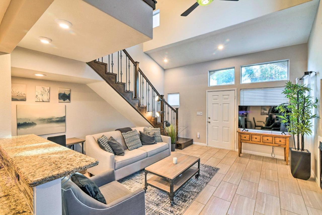 Contemporary Vegas Townhome With Community Pool Сasa de vacaciones Las Vegas