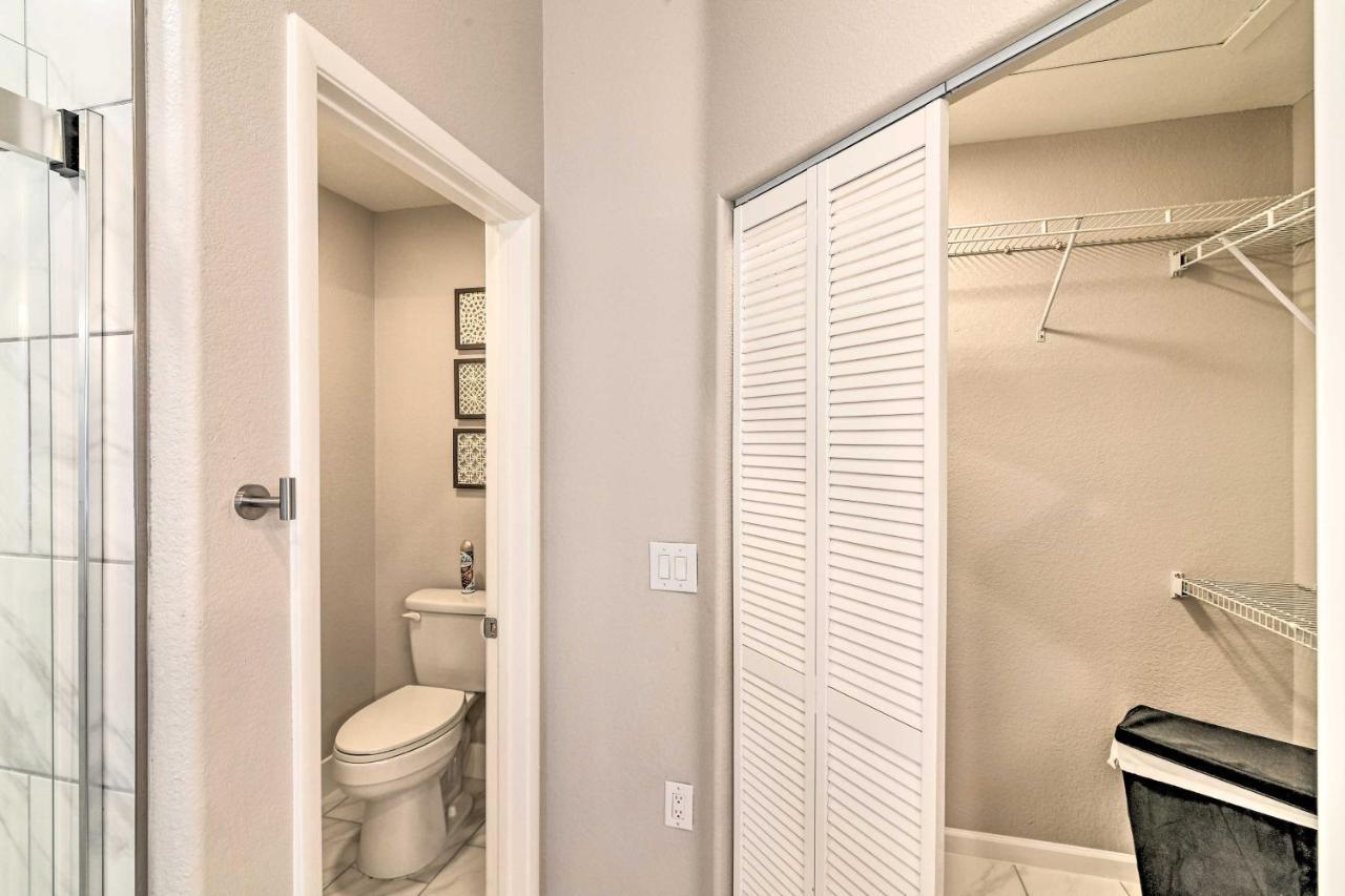 Contemporary Vegas Townhome With Community Pool Holiday home Las Vegas