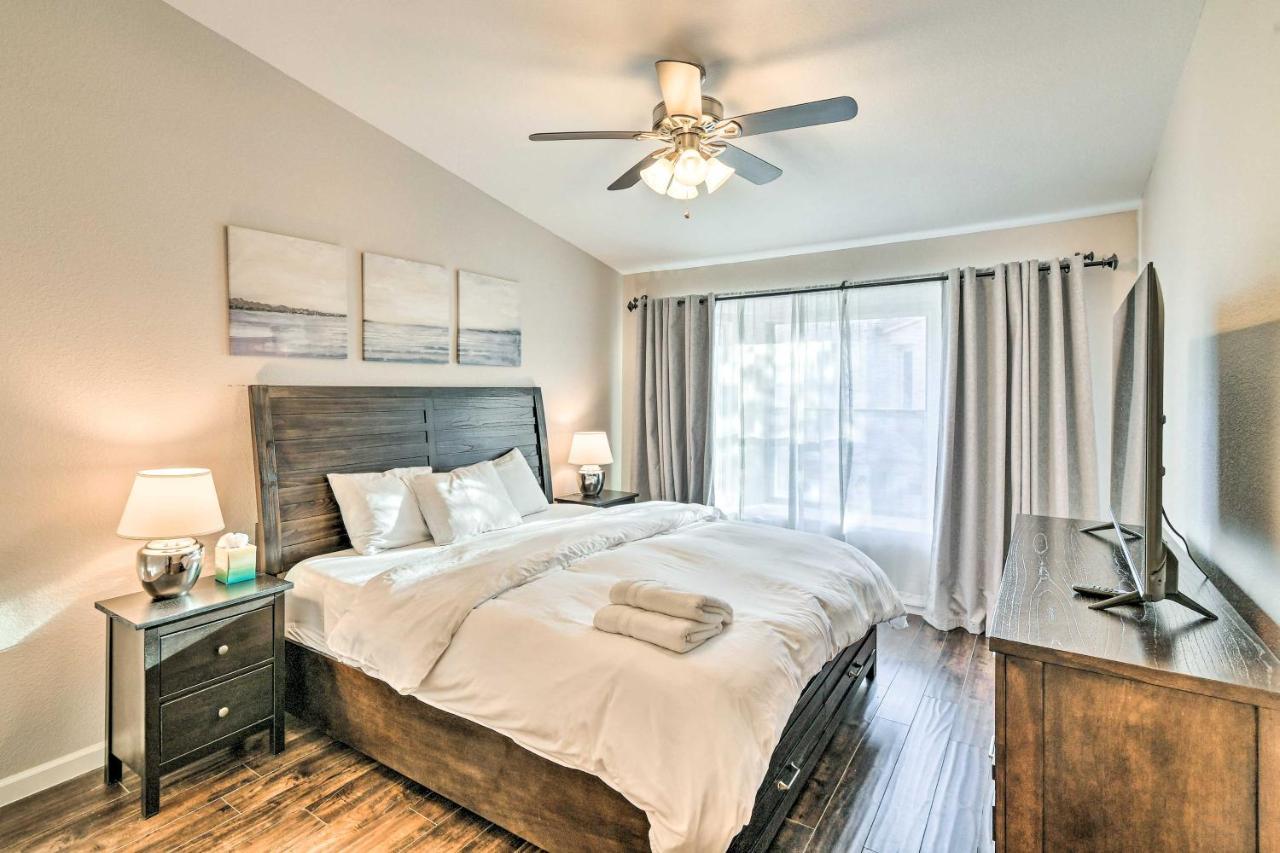 Contemporary Vegas Townhome With Community Pool Holiday home Las Vegas