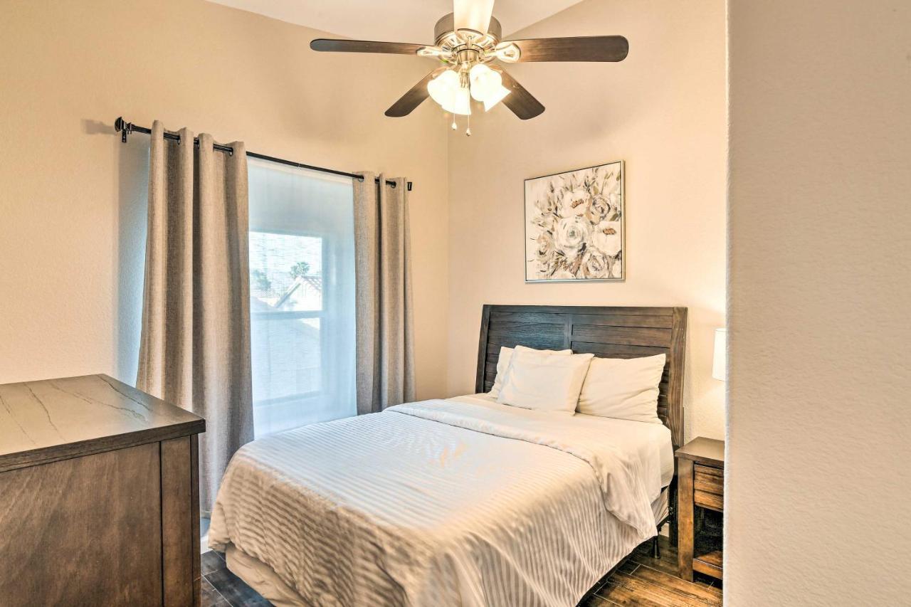Contemporary Vegas Townhome With Community Pool Сasa de vacaciones *
