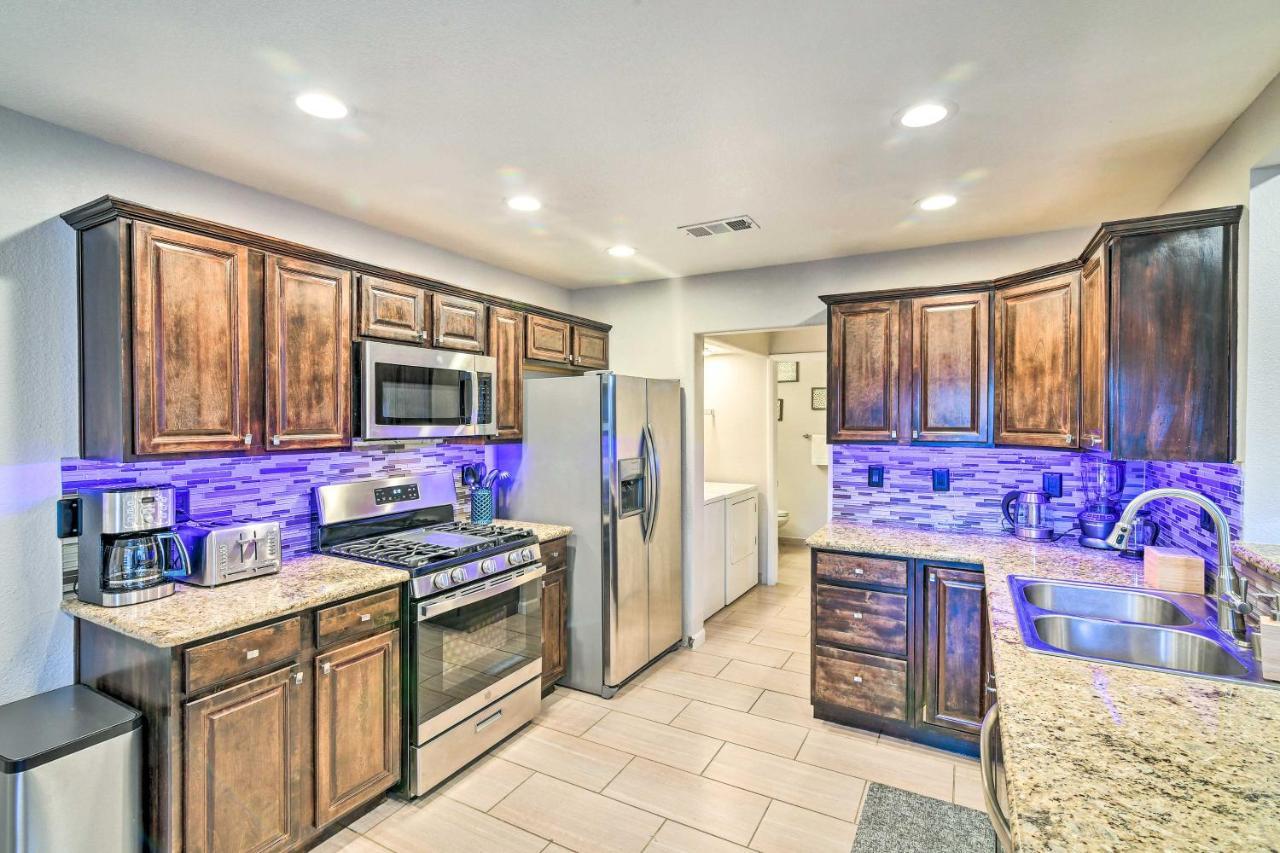 Contemporary Vegas Townhome With Community Pool Las Vegas
