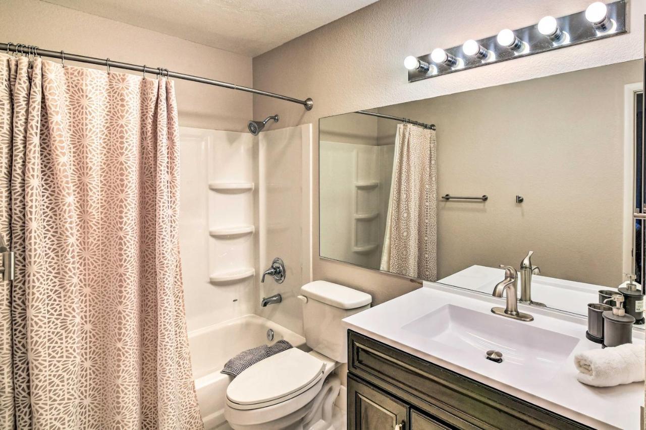 Holiday home Contemporary Vegas Townhome With Community Pool