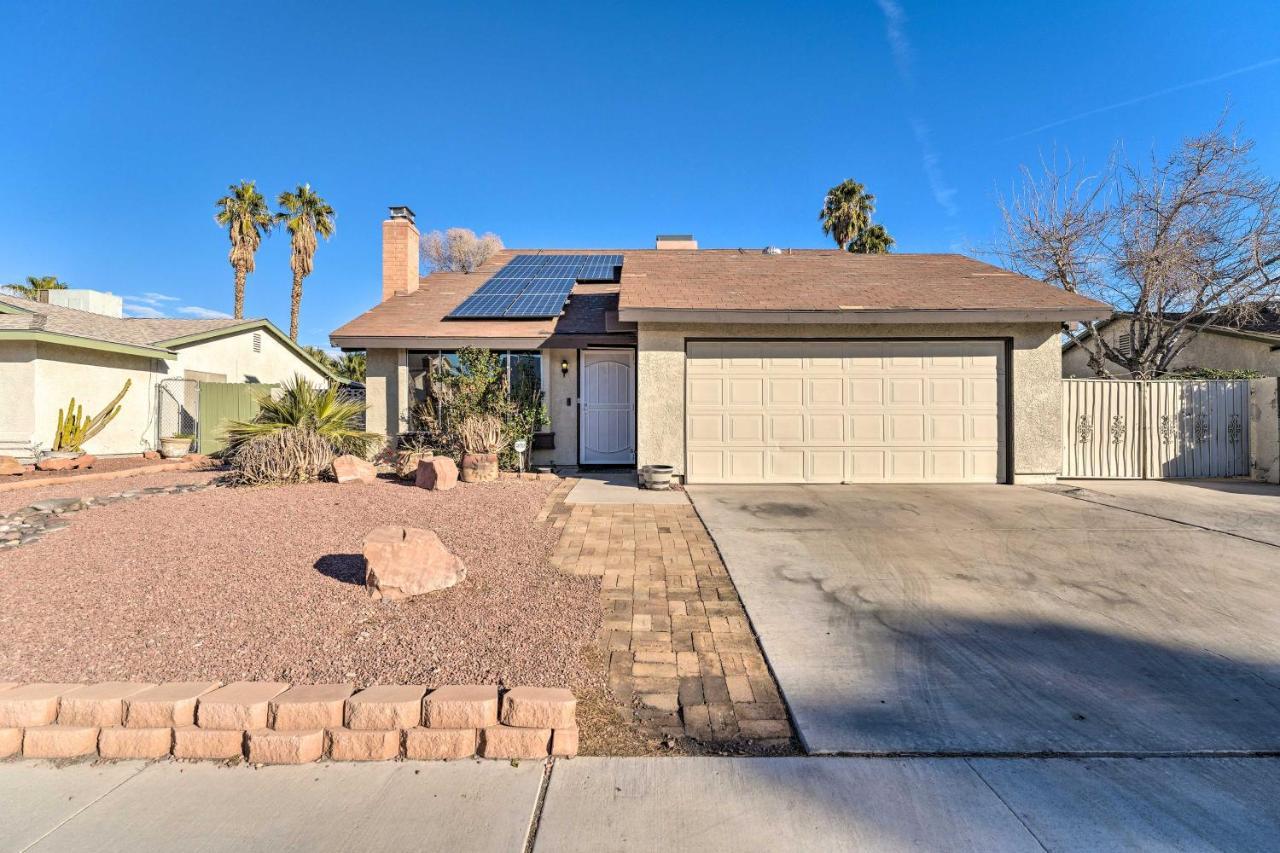 Stylish With Pool - 5 Mi To Vegas Strip! Holiday home Las Vegas