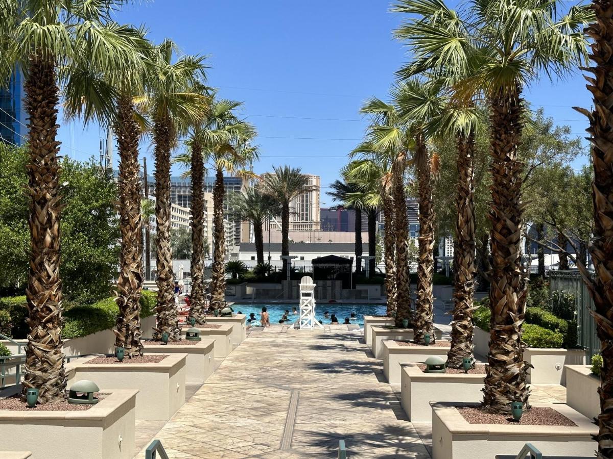 Apartahotel Mgm Signature Deluxe Balcony Strip View