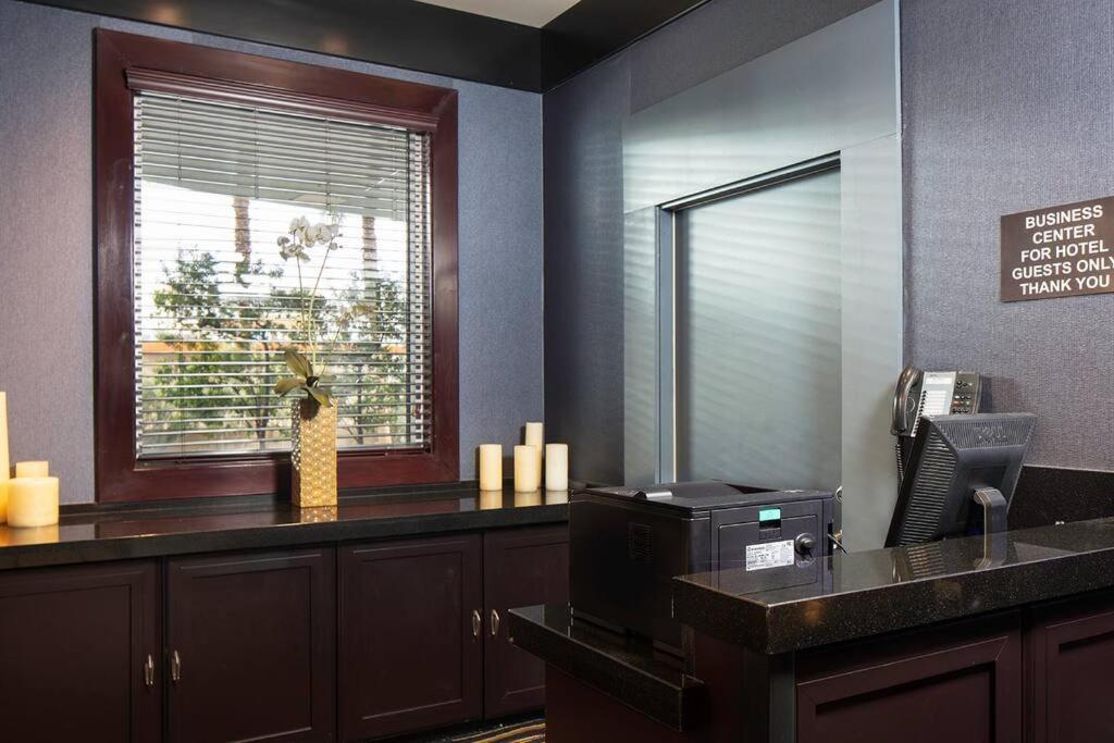 Apartahotel Ultimate Vegas Getaway One Bedroom With Balcony, Kitchen, Gym, Pool & Free Parking *