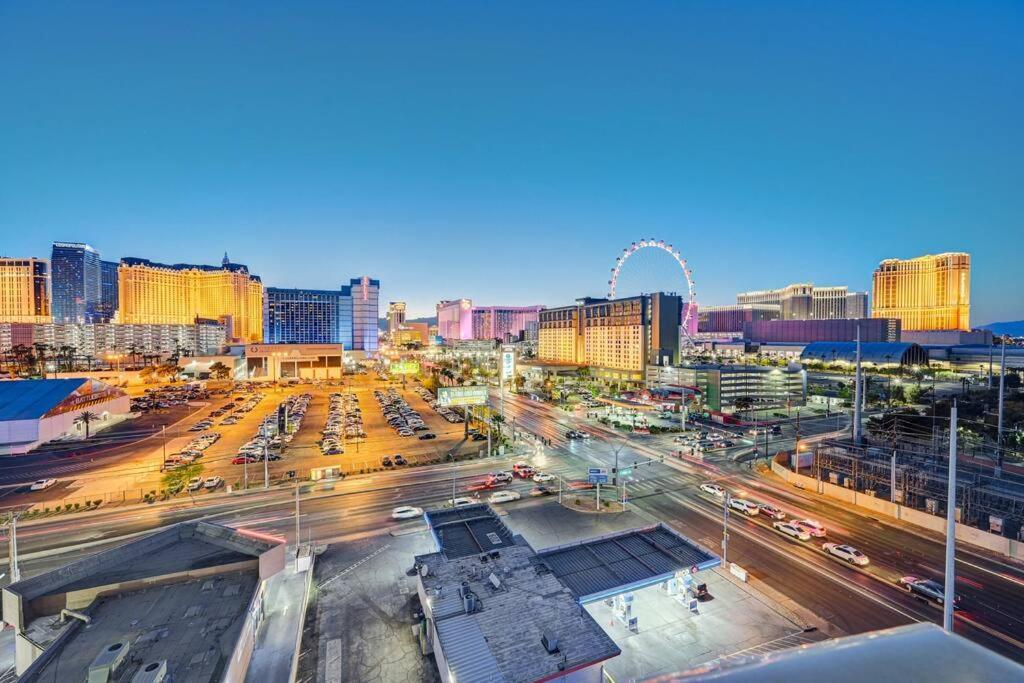 Apartahotel Ultimate Vegas Getaway One Bedroom With Balcony, Kitchen, Gym, Pool & Free Parking *