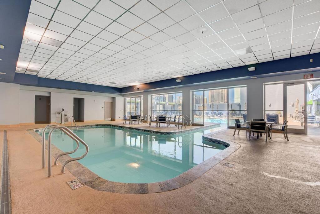 Apartahotel Ultimate Vegas Getaway One Bedroom With Balcony, Kitchen, Gym, Pool & Free Parking