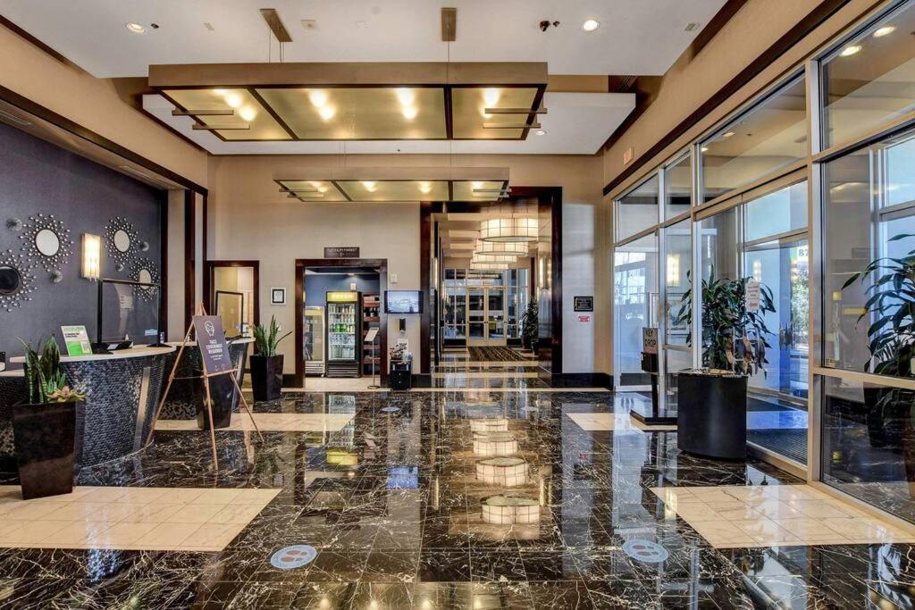 Apartahotel Ultimate Vegas Getaway One Bedroom With Balcony, Kitchen, Gym, Pool & Free Parking
