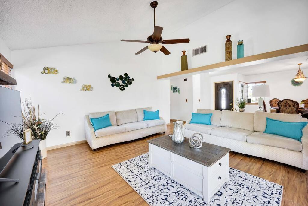 Centrally Located Spacious Vacation Hom 13 M Strip *