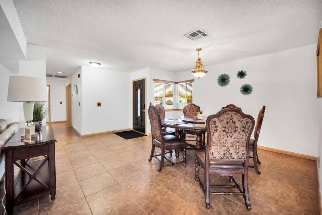 Centrally Located Spacious Vacation Hom 13 M Strip Сasa de vacaciones