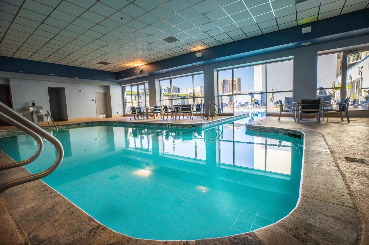 2100 Sqft Penthouse W/ Strip Views! Pool Gym Apartahotel Las Vegas