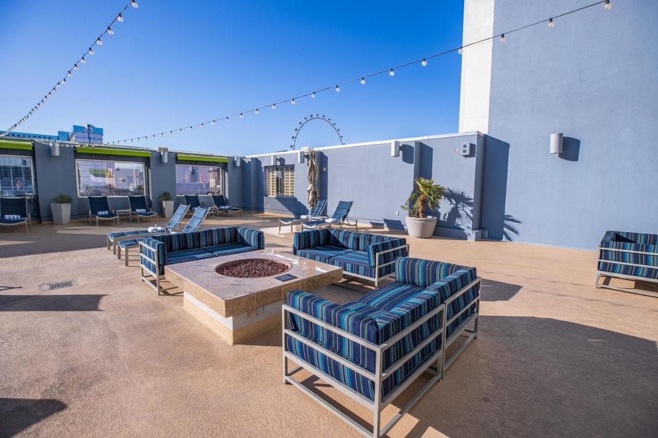 2100 Sqft Penthouse W/ Strip Views! Pool Gym