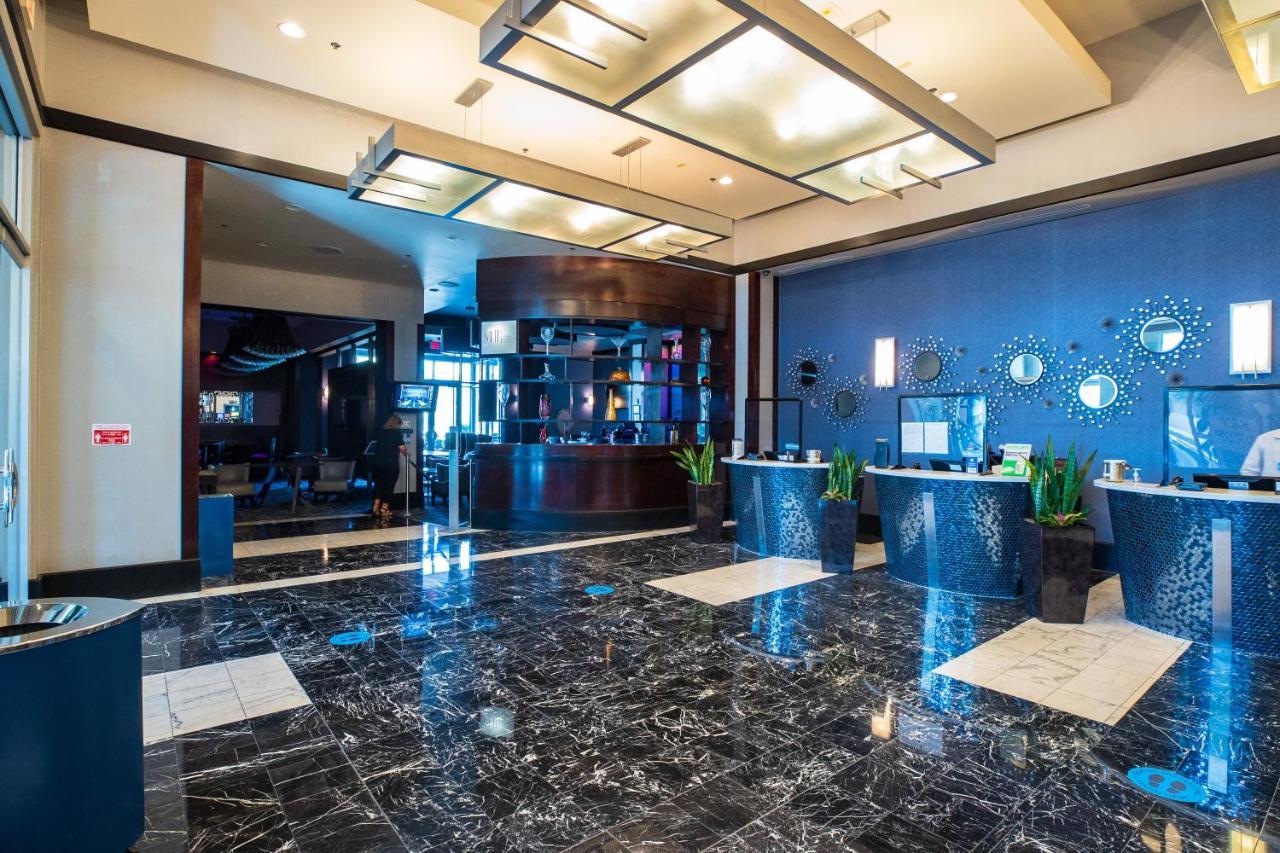 2100 Sqft Penthouse W/ Strip Views! Pool Gym Apartahotel