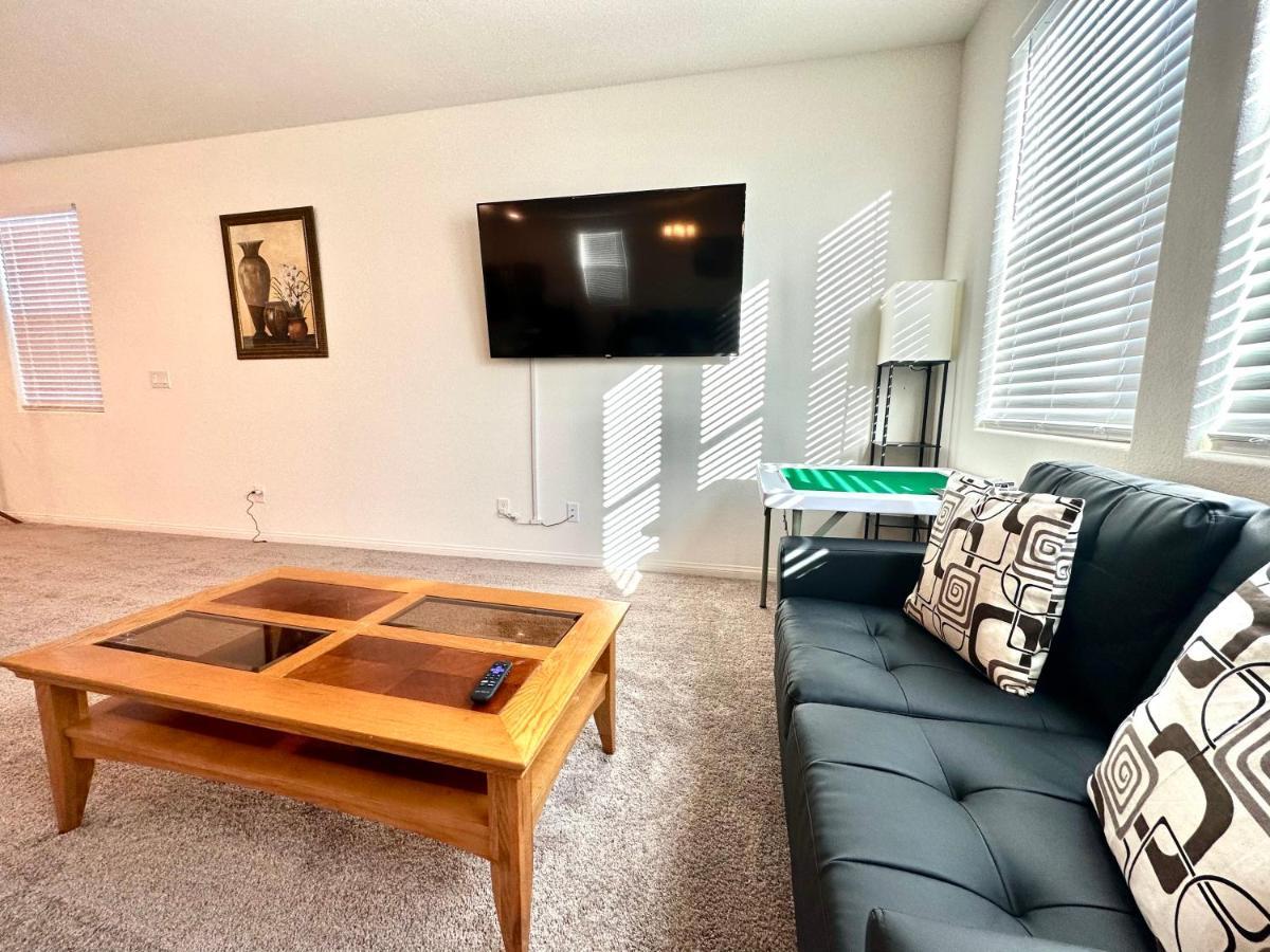 Spacious House, 5 Bedrooms, Sleeps 12, Near Vegas Strip And Airport Las Vegas