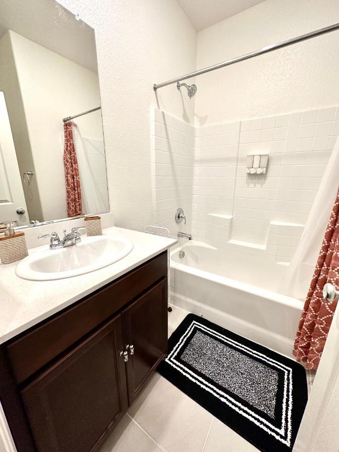 Spacious House, 5 Bedrooms, Sleeps 12, Near Vegas Strip And Airport Сasa de vacaciones *