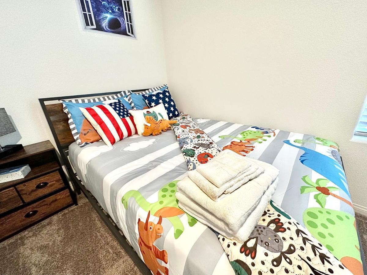 Spacious House, 5 Bedrooms, Sleeps 12, Near Vegas Strip And Airport Las Vegas