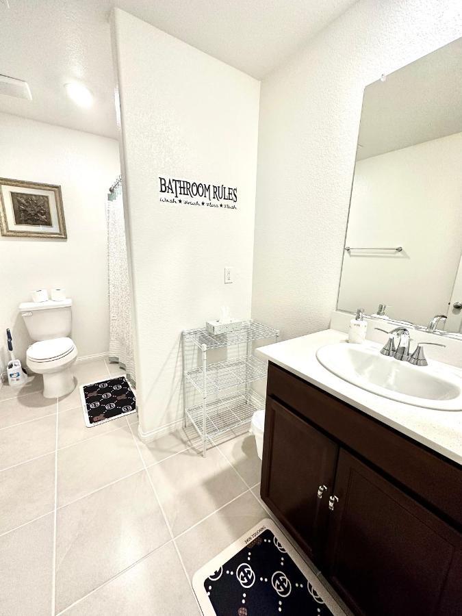 Spacious House, 5 Bedrooms, Sleeps 12, Near Vegas Strip And Airport Сasa de vacaciones