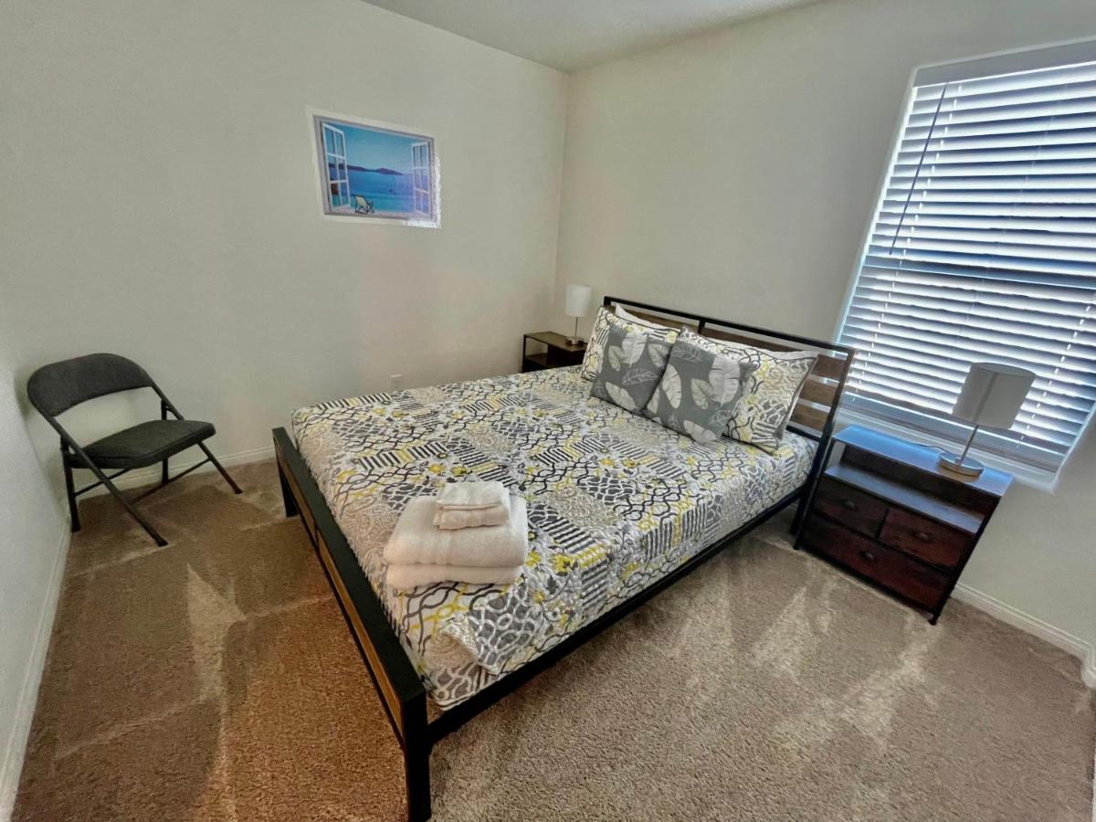 Spacious House, 5 Bedrooms, Sleeps 12, Near Vegas Strip And Airport