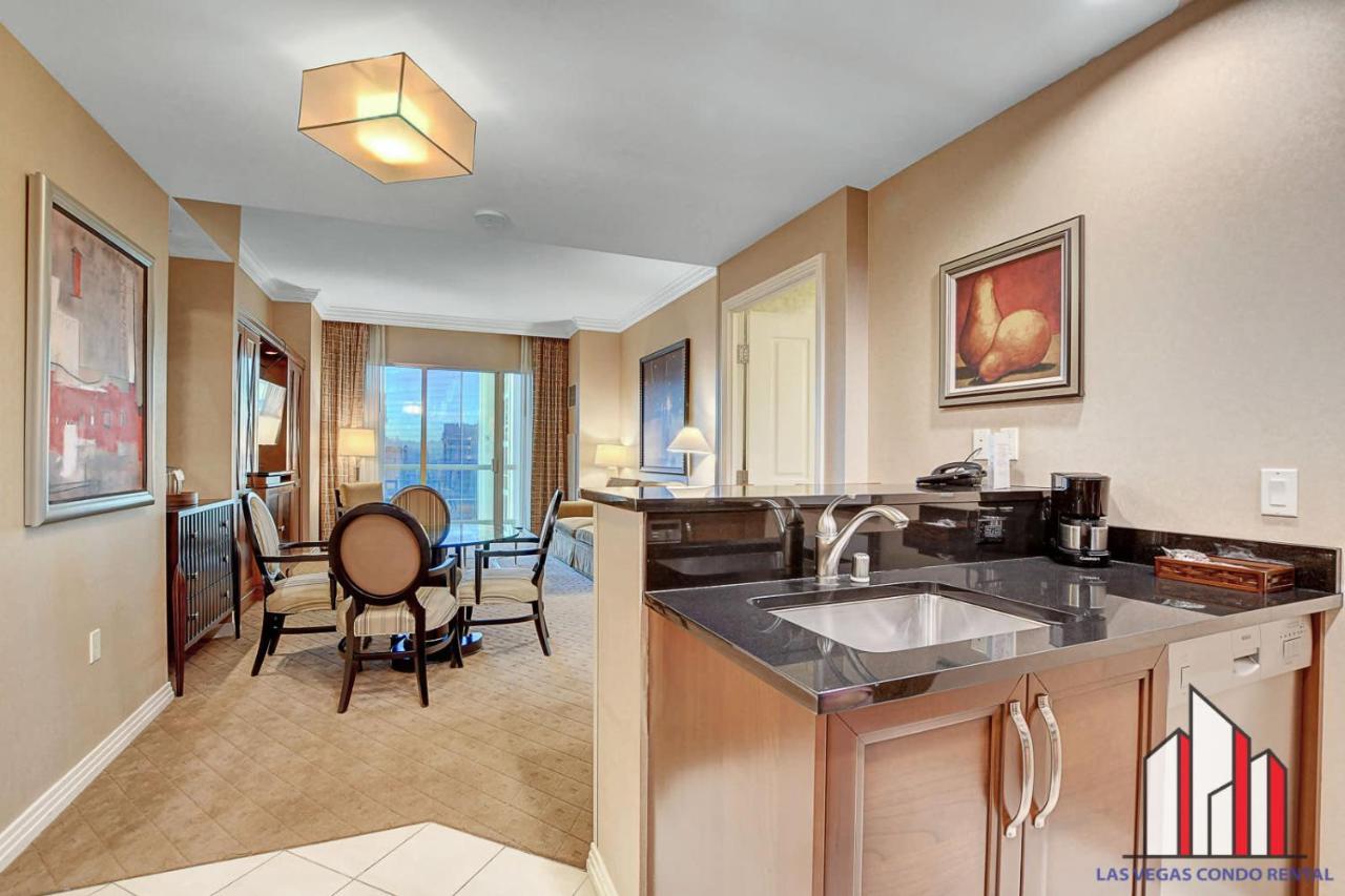 Сasa de vacaciones Mgm Signature-30-721 1br2ba F1 Strip View Balcony *
