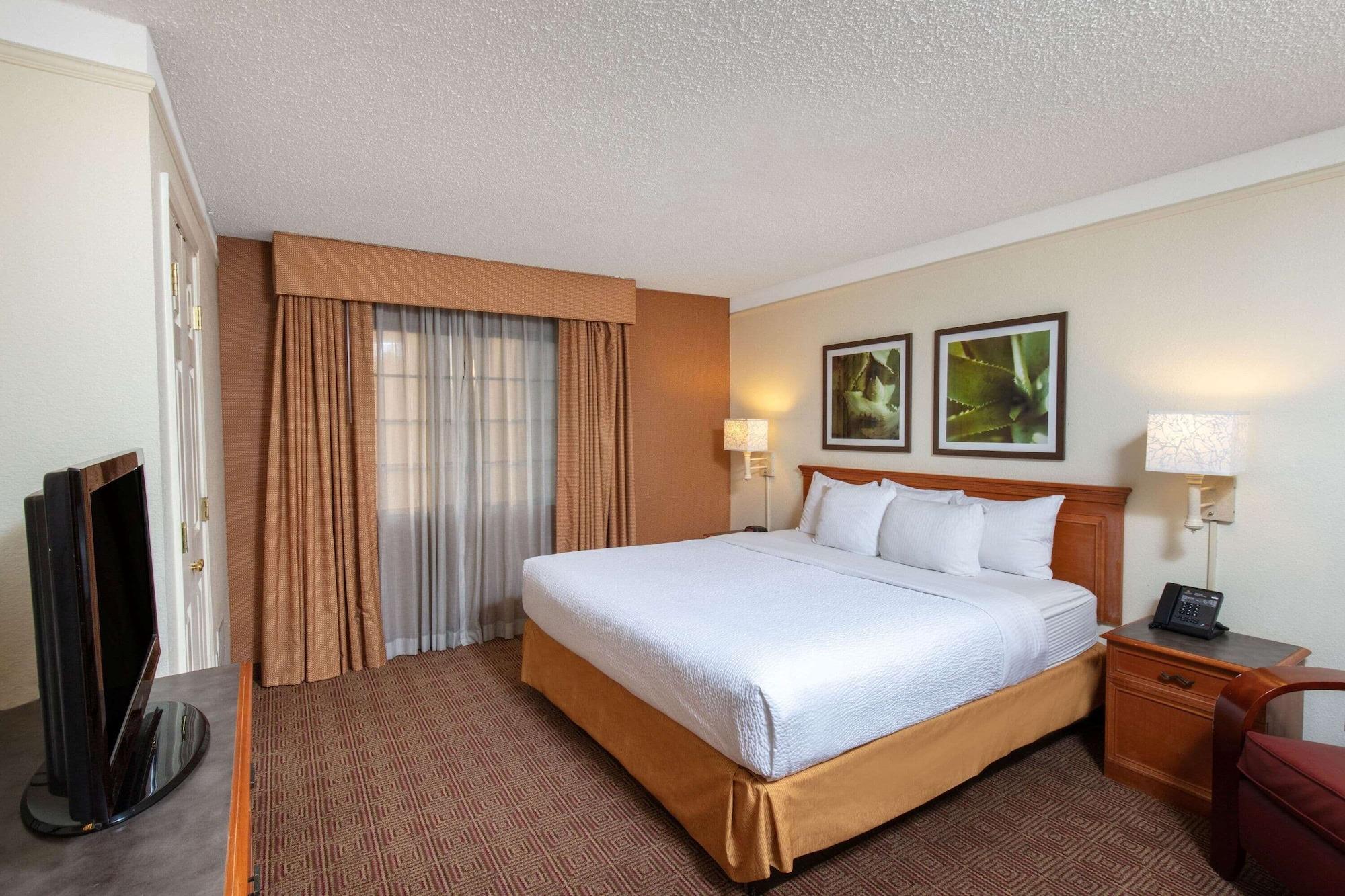 La Quinta By Wyndham Vegas Airport N Conv. 3*