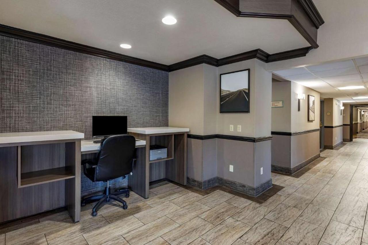 Western Vegas West Hotel 3*