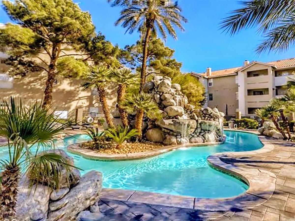 Upgraded & Stylish, Pool, Hot Tub, Walk To Strip! Apartamento *