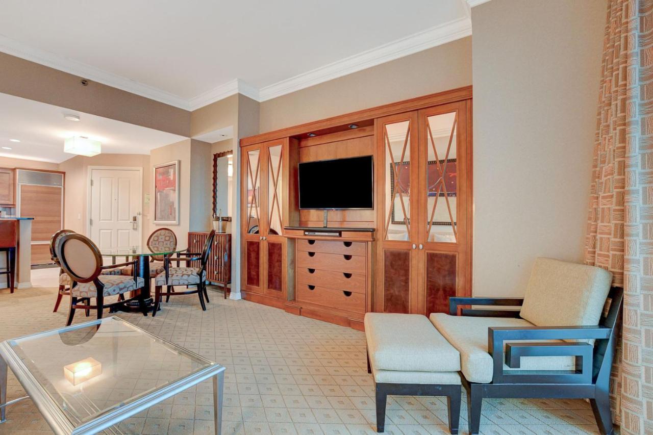 29th Ph Mgm Signature With A Massive Balcony *