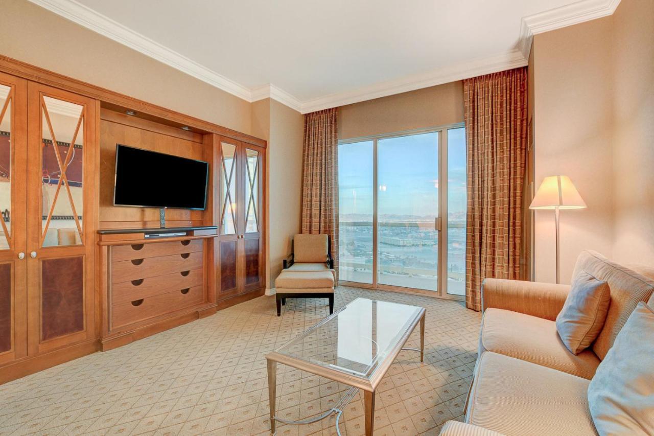 29th Ph Mgm Signature With A Massive Balcony Apartahotel