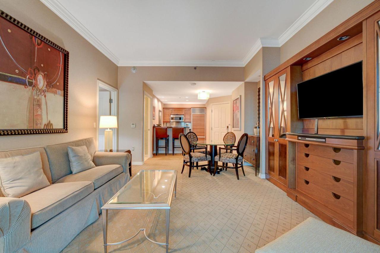 29th Ph Mgm Signature With A Massive Balcony *