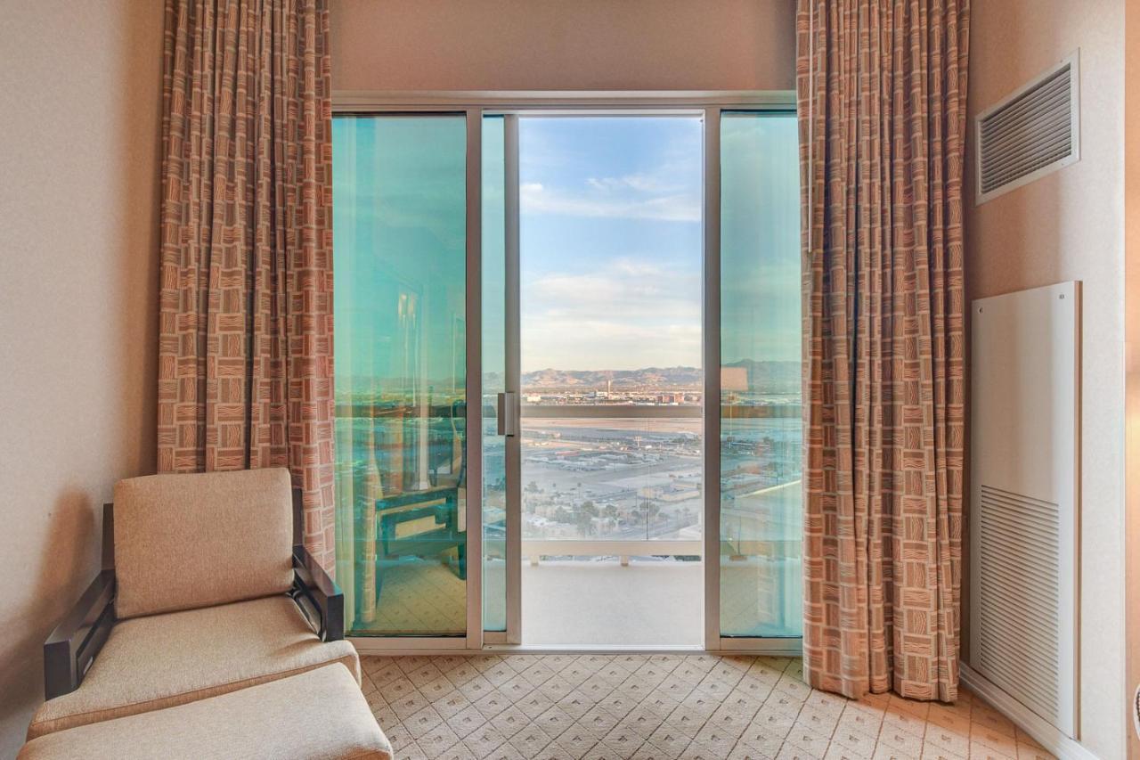 Apartahotel 29th Ph Mgm Signature With A Massive Balcony Las Vegas