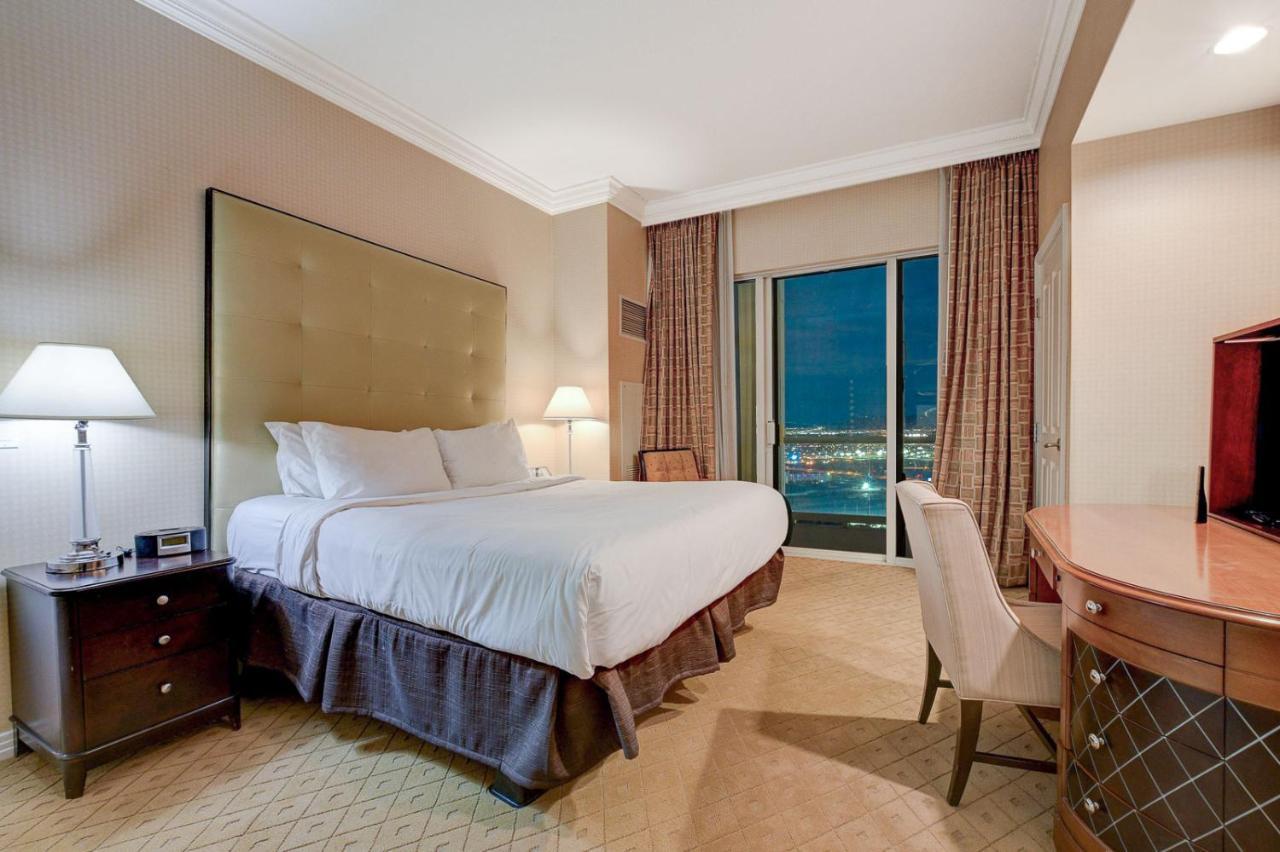 29th Ph Mgm Signature With A Massive Balcony Apartahotel