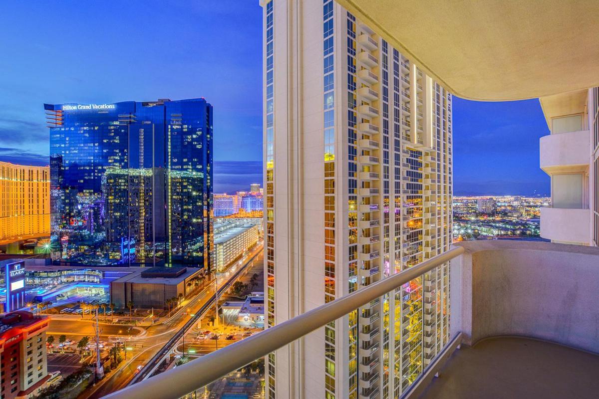 Hotel Lucky Gem Penthouse & Luxury At Signature Resort, Balcony Strip View 1607