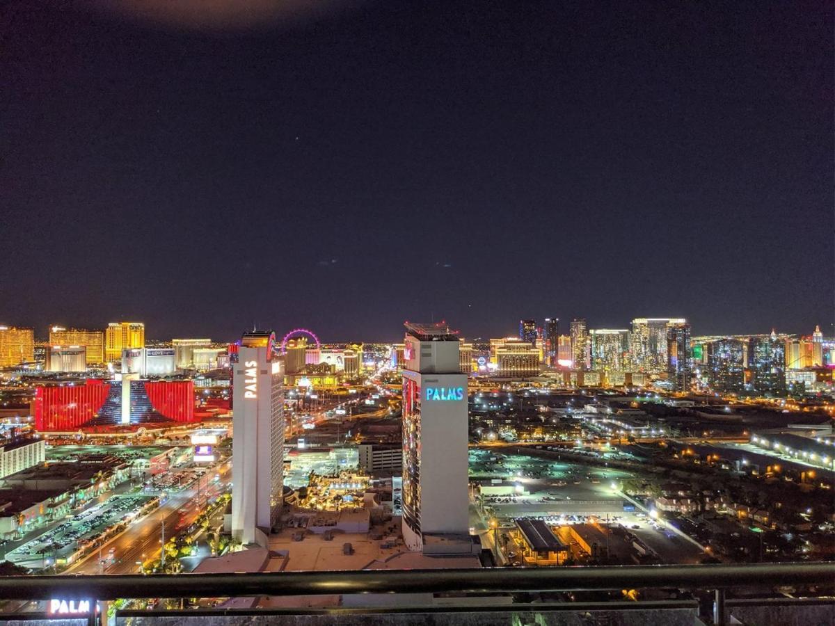 Luxury With Private Strip View Balcony