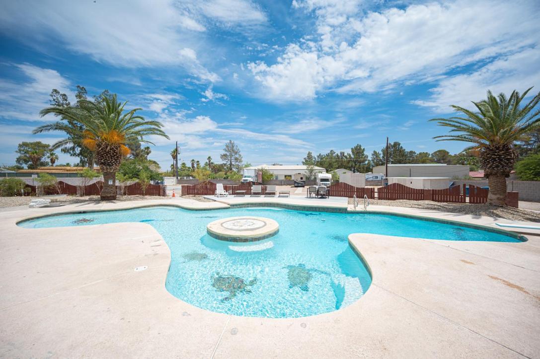 16 Large Studio With Kitchenette * Las Vegas