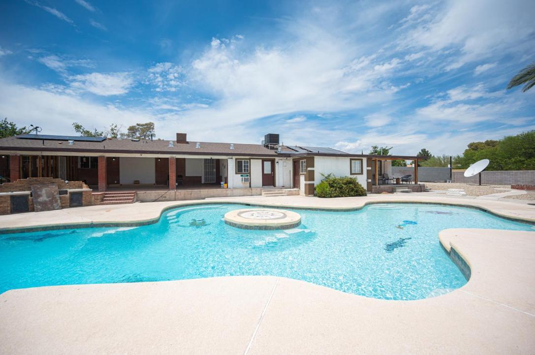 16 Large Studio With Kitchenette * Las Vegas